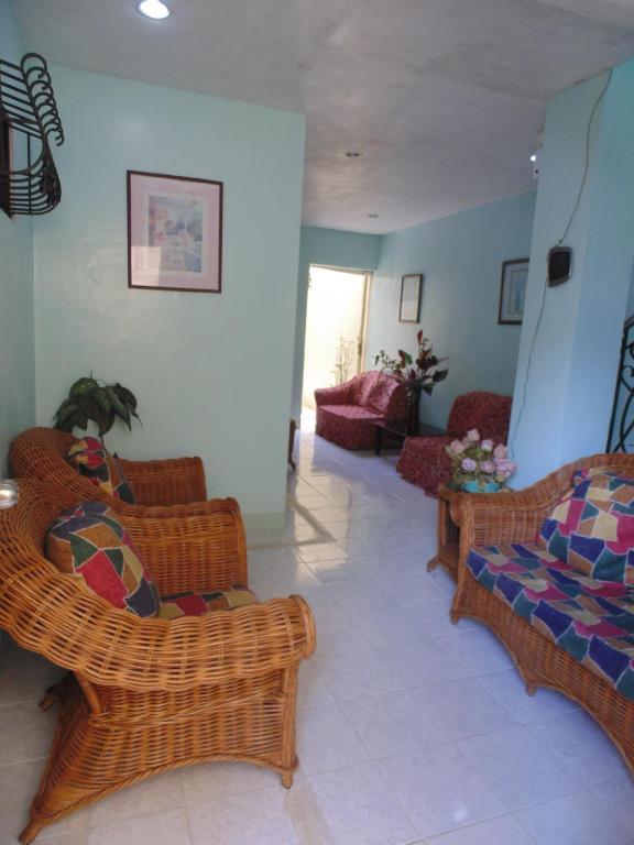 Royal Taal Inn Tagaytay City Exterior foto