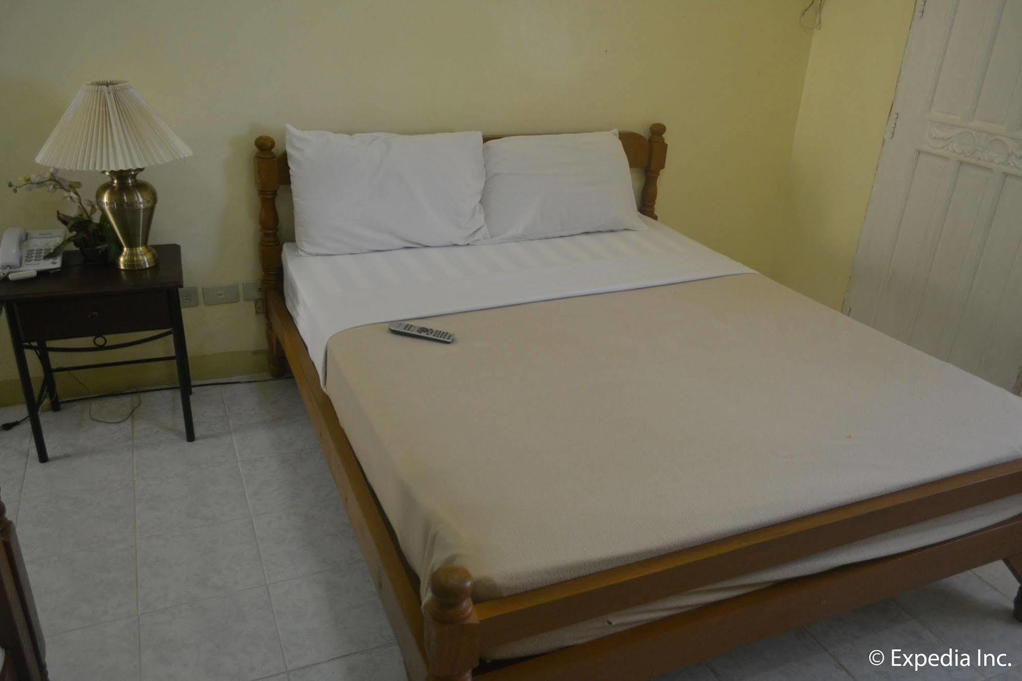Royal Taal Inn Tagaytay City Exterior foto